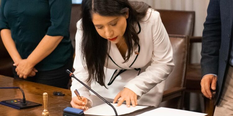 La diputada Veloso firma el pacto «Alimentación Primero» con el objetivo de erradicar el hambre en Latinoamérica y el Caribe.