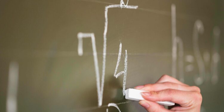 Las cifras que rompen el mito de que en Chile somos “malos para los números”