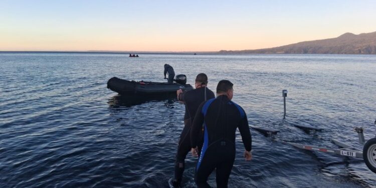 Hallan el cadáver de un joven desaparecido y de un hombre que se cayó de una moto de agua en el lago Llanquihue.
