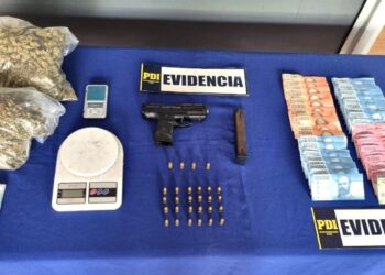 Detenidos en Reñaca Alto dos colombianos sin permiso que traficaban drogas en Viña del Mar.