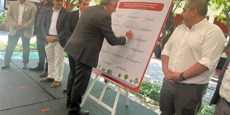 Se firma un convenio histórico de asociatividad para la gestión del Relleno Sanitario La Yesca.