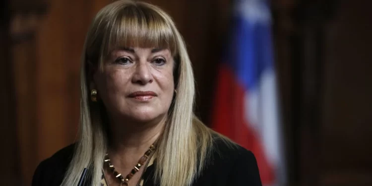 La exministra Ángela Vivanco se enfrenta a una detención y posible formalización por delitos de cohecho y lavado de activos.