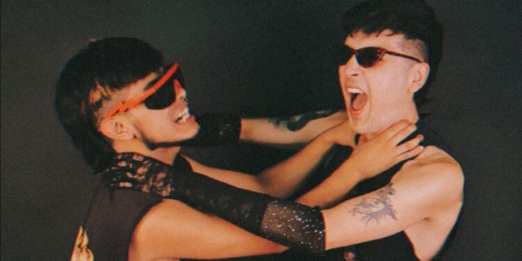 ¡Claro! Reescribamos el titular de forma más chilena y con un toque pop. «Palabras que vuelan alto: así nos entendemos los anormales en nuestro mundo.» Si deseas un cambio más específico, por favor indícame el titular original.