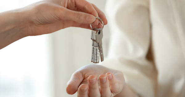 Cuidado con las estafas en arriendos de verano: tips para no caer en fraudes en vacaciones.