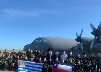 Apoyo internacional ante incendios en Chile: brigadas de afuera refuerzan la lucha en el sur.