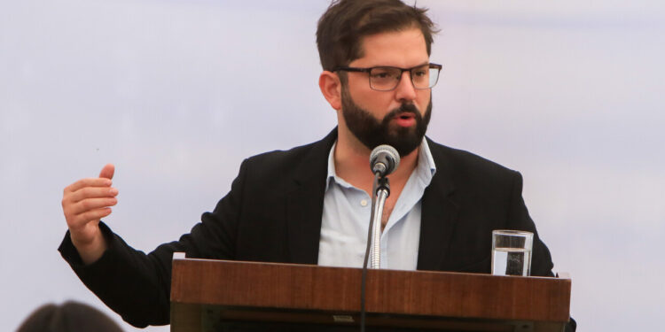 El Presidente Boric se opone a la intervención extranjera en Venezuela y defiende la soberanía nacional.