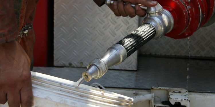 Familias rurales se quedan sin agua: se suspende el reparto en la provincia de Talca debido a enormes deudas del Estado.