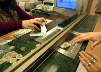 Dólar cae nuevamente y rompe la barrera de los $860.