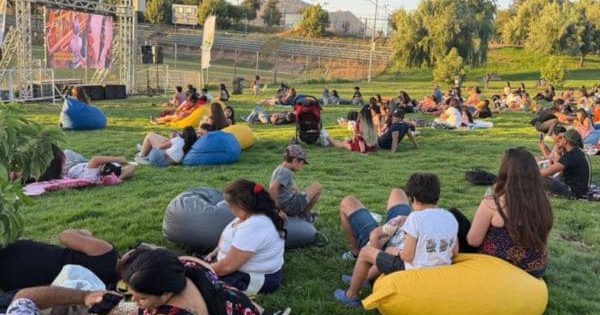 Panoramas de fin de semana en Colina: cine en familia y actividades culturales al aire libre.