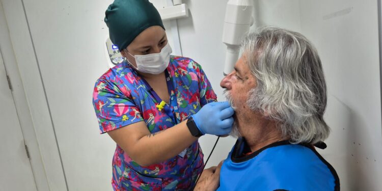 Recoleta vuelve a activar el servicio de radiología dental para mejorar la atención odontológica en la comuna.