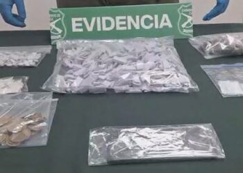 Cachan a cabro vendiendo droga en la calle en Lampa.