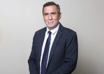 Estudio de la UDLA muestra que el liderazgo femenino influye en la gestión financiera de las empresas en Chile.