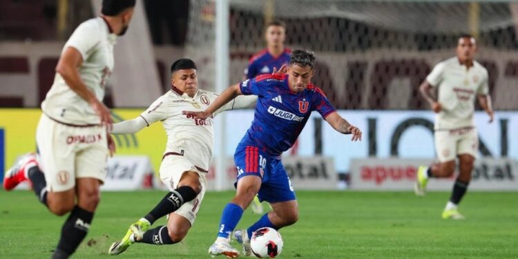 La U no logró despejar dudas en el debut de Paqui Meneghini en Perú.