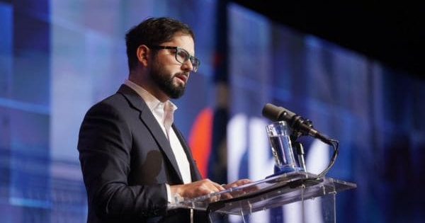 Cadem: Los chilenos resaltan las pensiones y las 40 horas como los principales logros del gobierno del presidente Boric.