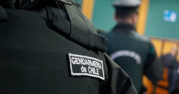 Gendarme formalizado habría pasado su celular a un reo por DD.HH. en Punta Peuco.