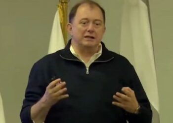 Futuro ministro de Vivienda afirma que la reconstrucción no se detendrá por el activismo ambiental.