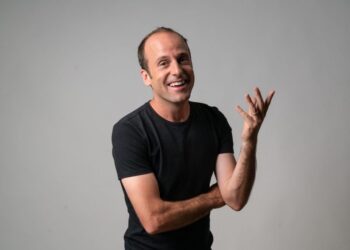 De las canchas de fútbol a la Quinta Vergara: El “Camaleón” Kramer llega a Pucón.