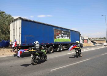 Segundo convoy municipal lleva 70 toneladas de ayuda a las zonas afectadas por los incendios en el Biobío.