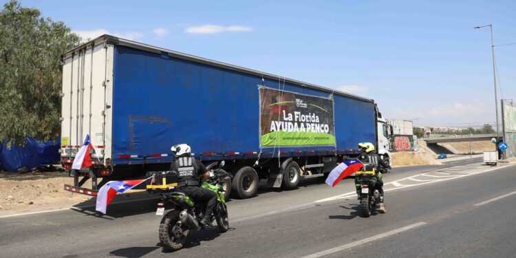 Segundo convoy municipal lleva 70 toneladas de ayuda a las zonas afectadas por los incendios en el Biobío.