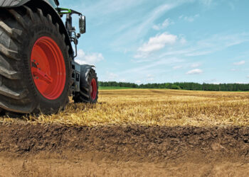 Accidente de tractor causa la muerte de un hombre en la comuna de Vichuquén.