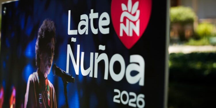 Alcalde Sichel presenta el Festival Late Ñuñoa 2026 en la Casa de la Cultura.