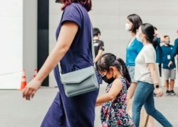 China impone impuesto a anticonceptivos en plena crisis demográfica.