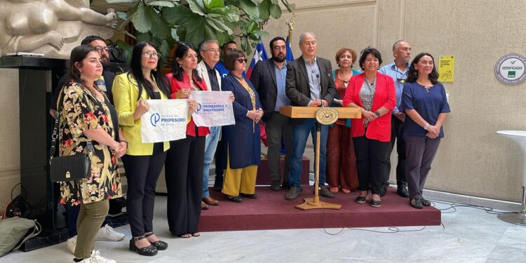 Titularidad Docente está a punto de convertirse en ley y será definitiva sin requerir un mínimo de horas.