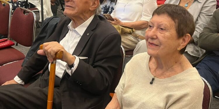 Ley Integral para Personas Mayores avanza a paso firme y ya está a un trámite de convertirse en ley.