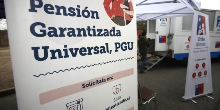 IPS garantiza que seguirá pagando la PGU mientras revisa los requisitos de residencia.