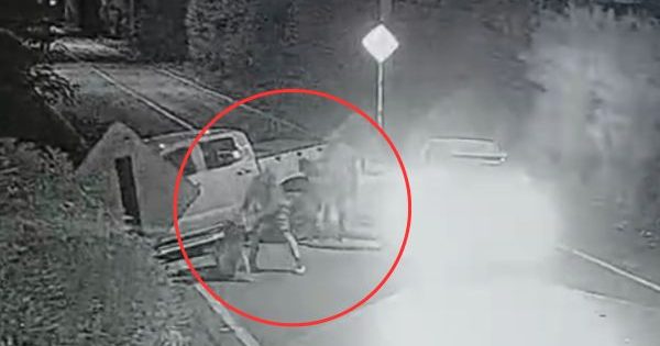 [VIDEO] Brutal portonazo en Colina: víctima fue sorprendida al llegar a su casa.