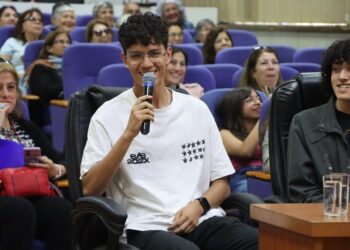 San Bernardo festeja a sus nuevos puntajes nacionales en la PAES.