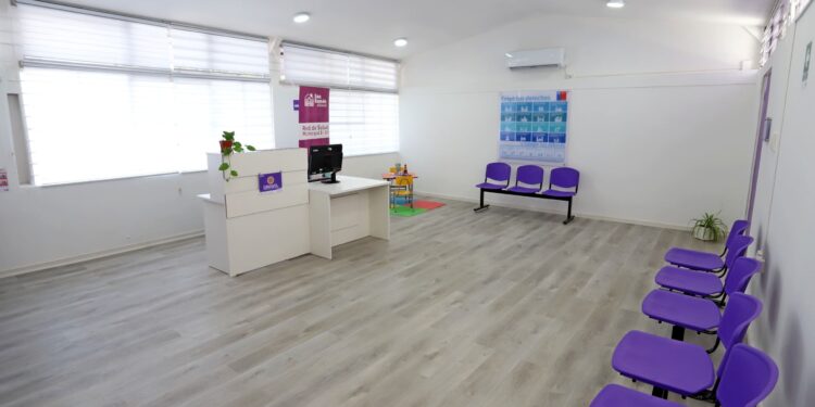 San Ramón abre nuevo centro de especialidades médicas pa’ acortar las listas de espera.