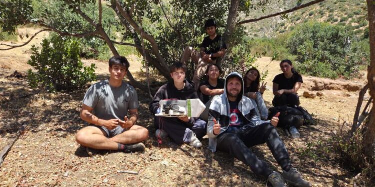 Estudiantes del Liceo Bicentenario Santa Teresa de Los Andes mandan experimento escolar a la estratósfera.