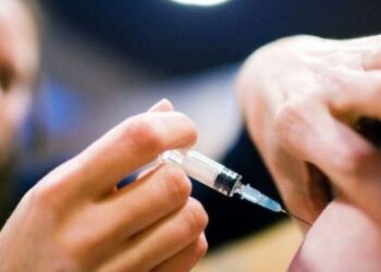 Autoridades refuerzan la vigilancia tras caso de sarampión importado y encuentran a contacto estrecho.