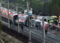 Un descarrilamiento de tren en España provoca la muerte de al menos 20 personas y más de 70 heridos.