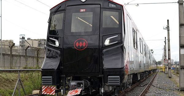 Presentan el primer tren ya listo de la futura Línea 7.
