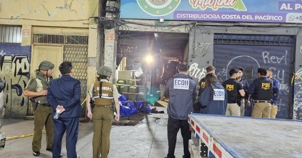 Homicidio en la Vega Central: un cabro de 54 años fue baleado dentro de un local.