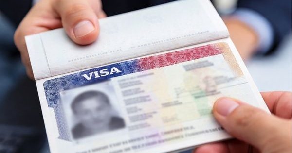 EE.UU. informa que suspende de manera indefinida las visas de inmigrante para 75 países.