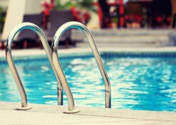 Trágico descubrimiento en San Clemente: madre e hijo fallecieron en una piscina.