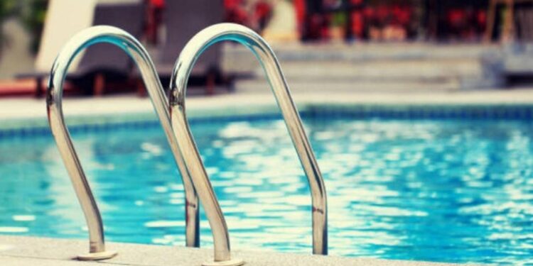 Trágico descubrimiento en San Clemente: madre e hijo fallecieron en una piscina.