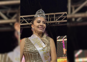 La madre de Marcianeke es proclamada Reina de la Fiesta del Tomate de Colín 2026.