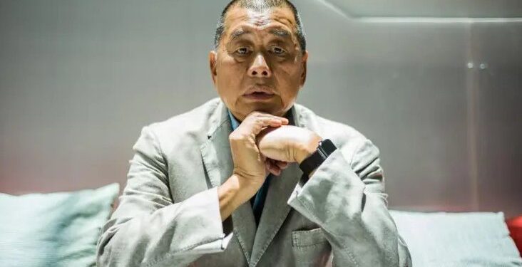 Exmagnate y activista recibe una condena de 20 años de prisión en Hong Kong por «colusión con fuerzas extranjeras».