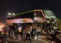 Accidente entre bus y camión deja dos muertos y más de 40 heridos.