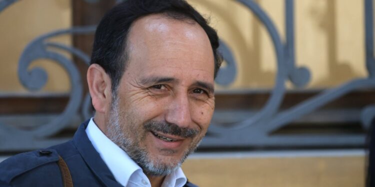 El senador Daniel Núñez admite fallos del Partido Comunista en el Gobierno y hace un llamado a la reflexión interna.