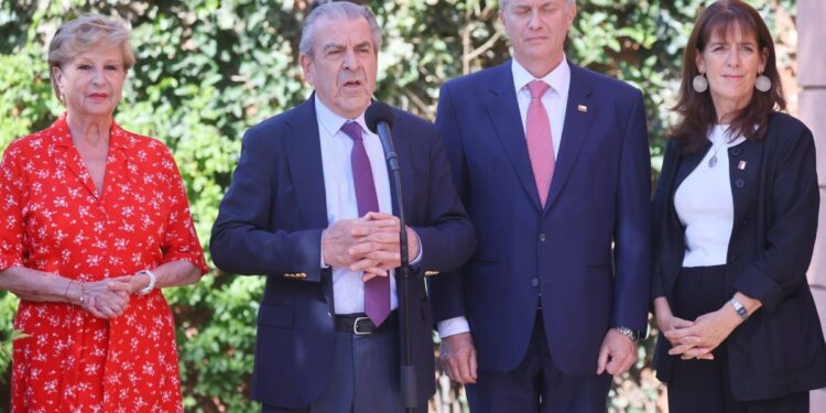 La emergencia médica de Marta Larraechea moviliza un respaldo unánime hacia la familia Frei.