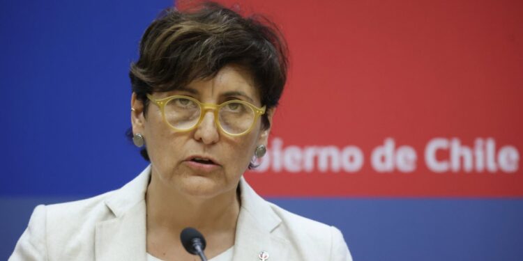 Minsal indica que más de 2,7 millones de personas fueron removidas de la lista de espera en 2025.