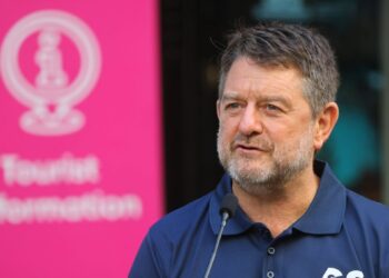 La Fiscalía solicita la suspensión de la audiencia para revisar la solicitud de desafuero de Orrego como gobernador de la región Metropolitana.