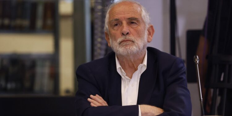 El Ministro Montes sugiere establecer una entidad permanente dedicada a la reconstrucción.