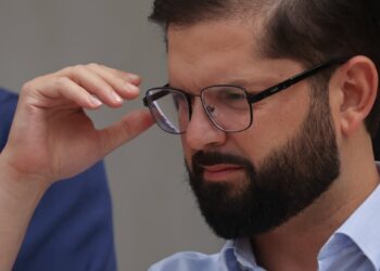 Presidente Boric critica la decisión de suspender el Pase Cultural tras informes de uso indebido.