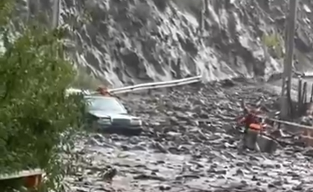 Deslizamiento en Farellones debido a las precipitaciones: Bomberos envía seis unidades.